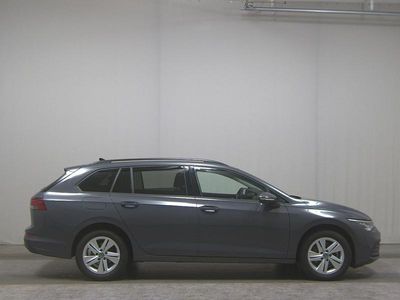 Gebraucht VW Golf VIII Life 150 PS (110 kW) 2024 Delfingrau metallic Kombi