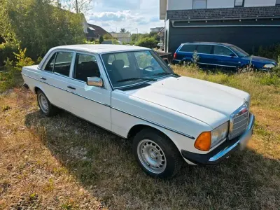 Gebraucht Mercedes 230 136 PS (100 kW) 1981 Weiß Limousine