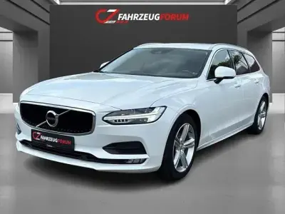 Gebraucht Volvo V90 Momentum 150 PS (110 kW) 2019 Crystal white / metallic Kombi