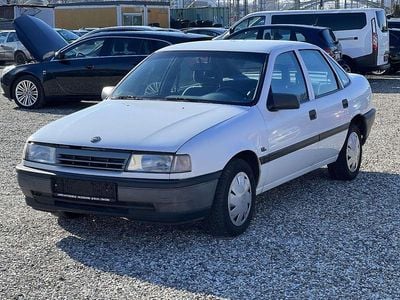 Weiß Gebraucht 1990 Opel Vectra Limousine | 3.000 €