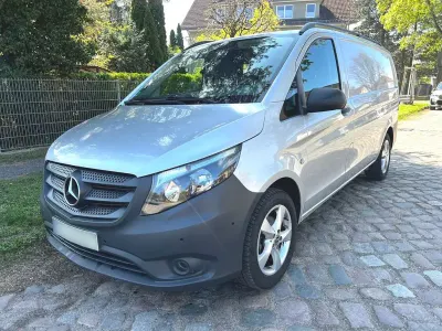 Używany Mercedes Vito 102 KM (75 kW) 2020 Srebrny Van