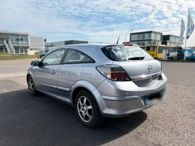 Begagnad Opel Astra GTC 105 HK (77 kW) 2005 Grå Sportkupé