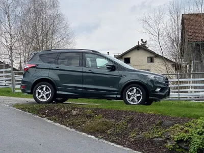 Gebraucht Ford Kuga 175 PS (128 kW) 2018 Grün SUV