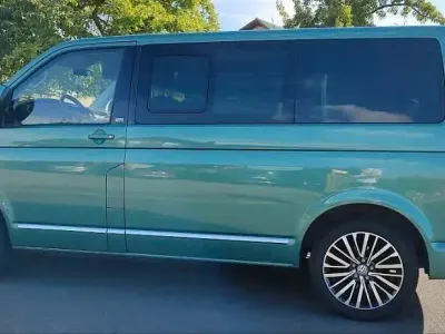 Gebraucht VW Multivan Generation Six 150 PS (110 kW) 2021 Grün Van / Kleinbus