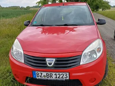 Gebraucht Dacia Sandero 75 PS (55 kW) 2009 Rot Kleinwagen