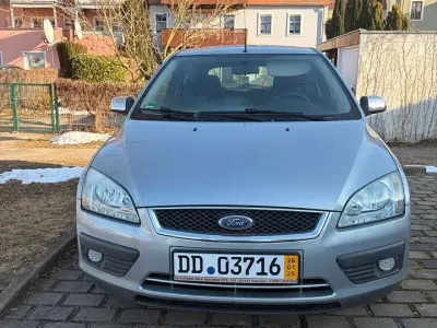 Używany Ford Focus Trend 101 KM (74 kW) 2005 Szary Hatchback