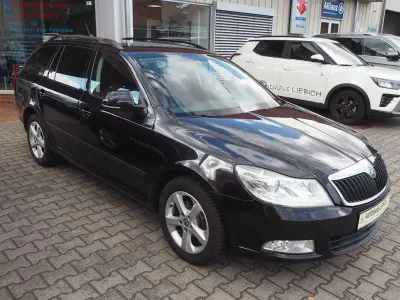 Gebraucht Skoda Octavia Ambition 105 PS (77 kW) 2012 Schwarz Kombi