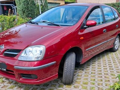 Nissan Almera Tino