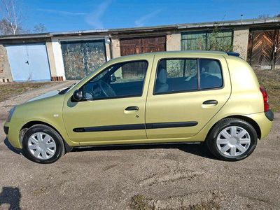 Gebraucht Renault Clio II 75 PS (55 kW) 2004 Grün Kleinwagen