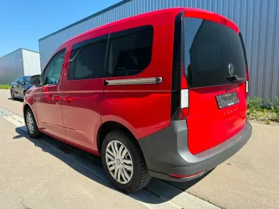 Gebraucht VW Caddy 102 PS (75 kW) 2021 Rot Van / Kleinbus