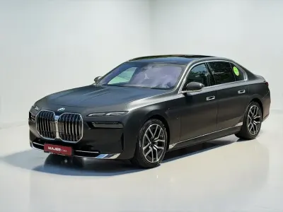 Gebraucht BMW 750e Performance 489 PS (359 kW) 2023 Schwarz Limousine