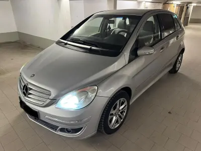 Używany Mercedes B200 135 KM (99 kW) 2005 Srebrny Minivan