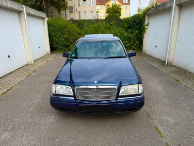 Gebraucht Mercedes C180 122 PS (89 kW) 1996 Blau Limousine