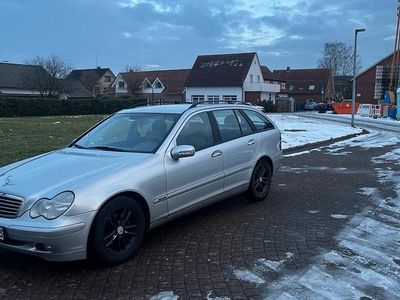 Gebraucht Mercedes 220 136 PS (100 kW) 2003 Silber Kombi