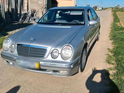 Gebraucht Mercedes E270 Elegance 190 PS (139 kW) 2001 Silber Limousine