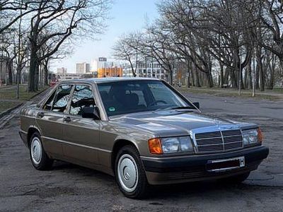 Second-hand Mercedes 190 118 CP (86 kW) 1990 Maro Berlinǎ