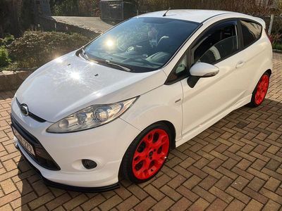 Usata Ford Fiesta 95 CV (69 kW) 2010 Bianco Utilitaria