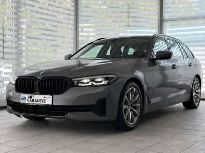 Gebraucht BMW 520 190 PS (139 kW) 2023 Skyscraper grau metallic Limousine