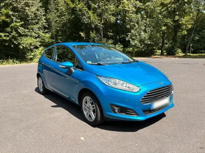 Gebraucht Ford Fiesta 100 PS (73 kW) 2014 Blau Kleinwagen