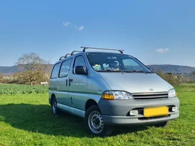 Gebraucht Toyota HiAce 143 PS (105 kW) 1999 Silber Van / Kleinbus