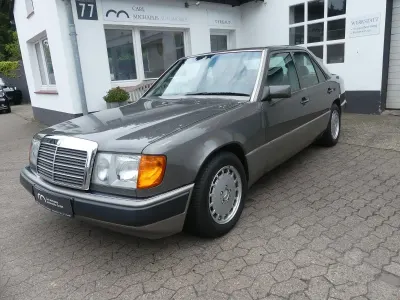 Gebraucht Mercedes 300 179 PS (131 kW) 1990 Grau Limousine