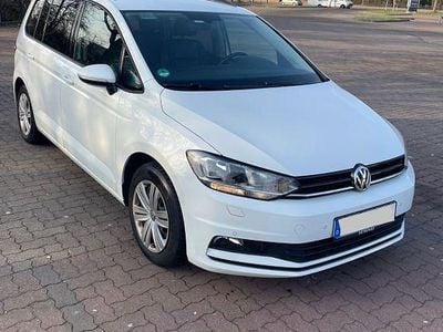 Weiß Gebraucht 2020 VW Touran Comfortline Van / Kleinbus | 12.500 € (Fairer Preis)