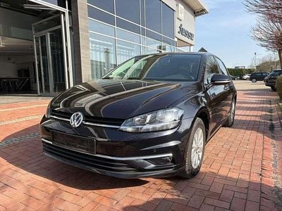 Gebraucht VW Golf VII Comfortline 116 PS (85 kW) 2019 Deep black perleffekt (metallic) Limousine