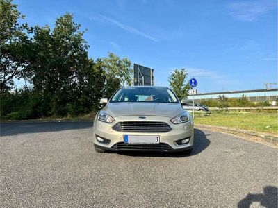 gebraucht Ford Focus Titanium *8-fach bereift*