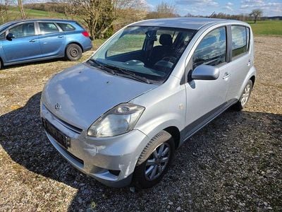 Gebraucht Daihatsu Sirion 91 PS (66 kW) 2012 Silber Kleinwagen