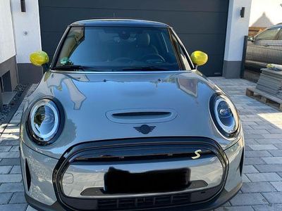 Grau Gebraucht 2021 Mini Cooper SE Kleinwagen | 22.999 €