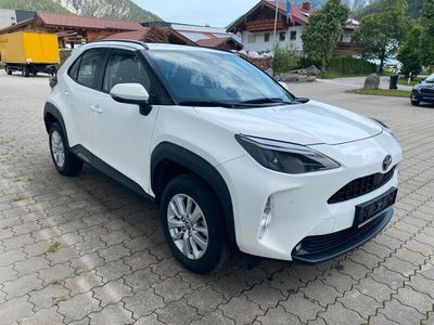Gebraucht Toyota Yaris Cross 116 PS (85 kW) 2023 Weiß SUV
