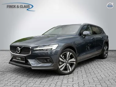 Gebraucht Volvo V60 CC Ultimate 250 PS (183 kW) 2024 Blau Kombi