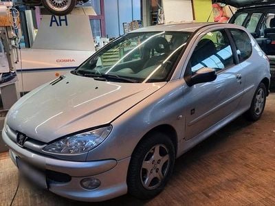 Silber Gebraucht 2008 Peugeot 206 Kleinwagen | 750 € (Guter Preis)