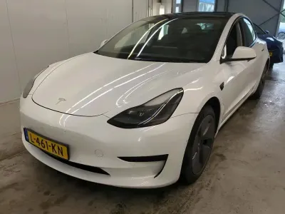 Gebraucht Tesla Model 3 Standard Range 225 kW (306 PS) 2021 Weiß Limousine