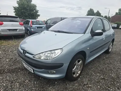 Gebraucht Peugeot 206 Premium 88 PS (64 kW) 2004 Silber Limousine