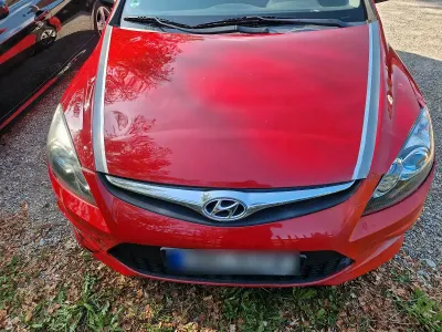 Gebraucht Hyundai i30 120 PS (88 kW) 2010 Rot Kleinwagen