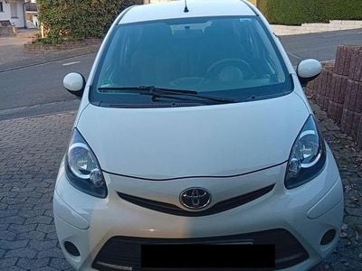 Gebraucht Toyota Aygo 68 PS (50 kW) 2014 Weiß Kleinwagen