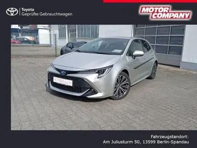 Gebraucht Toyota Corolla Club 184 PS (135 kW) 2019 Cosmicsilber metallic Limousine