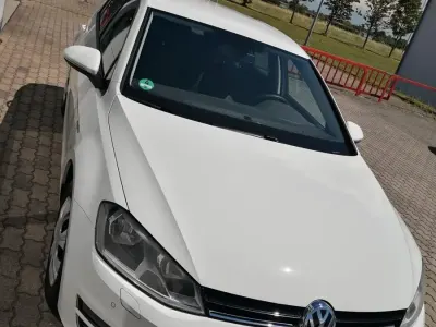 Gebraucht VW Golf VII 110 PS (80 kW) 2015 Weiß Kleinwagen