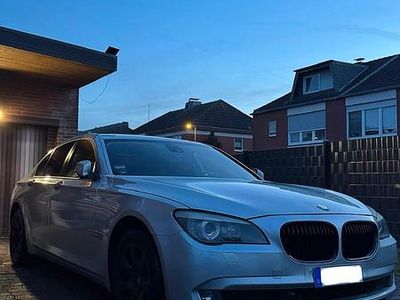 Silber Gebraucht 2010 BMW 730 Limousine | 8.300 €