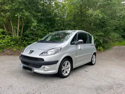 Gebraucht Peugeot 1007 109 PS (80 kW) 2009 Silber Van / Kleinbus