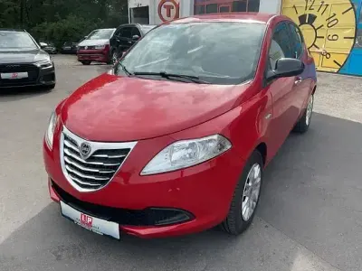 Gebraucht Lancia Ypsilon Silver 121 PS (88 kW) 2012 Rosso corsa/sfrontato/argilla/ Kleinwagen