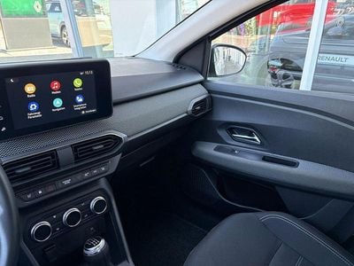 Second-hand Dacia Sandero Comfort 101 CP (74 kW) 2022 Alb Berlinǎ