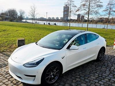 Weiß Gebraucht 2021 Tesla Model 3 Standard Range Limousine | 16.890 € (Fairer Preis)