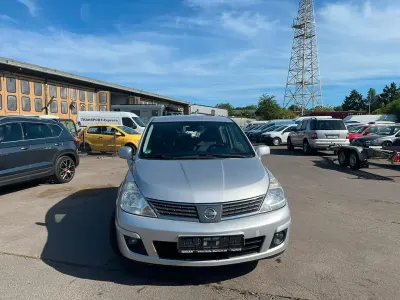 Gebraucht Nissan Tiida Acenta 110 PS (80 kW) 2009 Silber Limousine