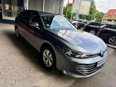 Gebraucht VW Passat 150 PS (110 kW) 2024 Grau Kombi