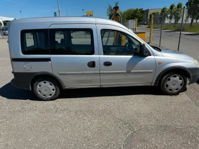 Gebraucht Opel Combo 87 PS (63 kW) 2003 Silber Van / Kleinbus