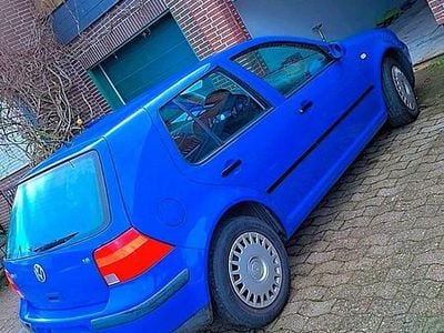 Blau Gebraucht 1999 VW Golf IV Kleinwagen | 2.400 € (Fairer Preis)