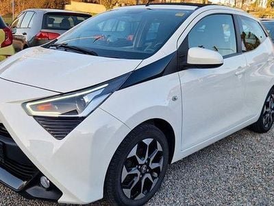 Gebraucht Toyota Aygo x-sky 72 PS (52 kW) 2018 Weiß Kleinwagen