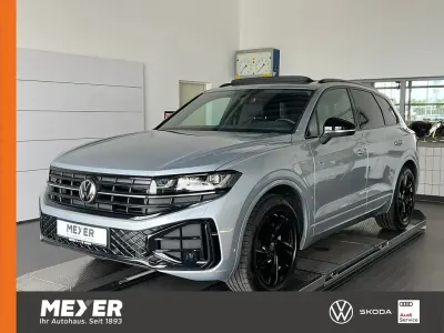Gebraucht VW Touareg R-line 286 PS (210 kW) 2025 Oyster silver metallic SUV